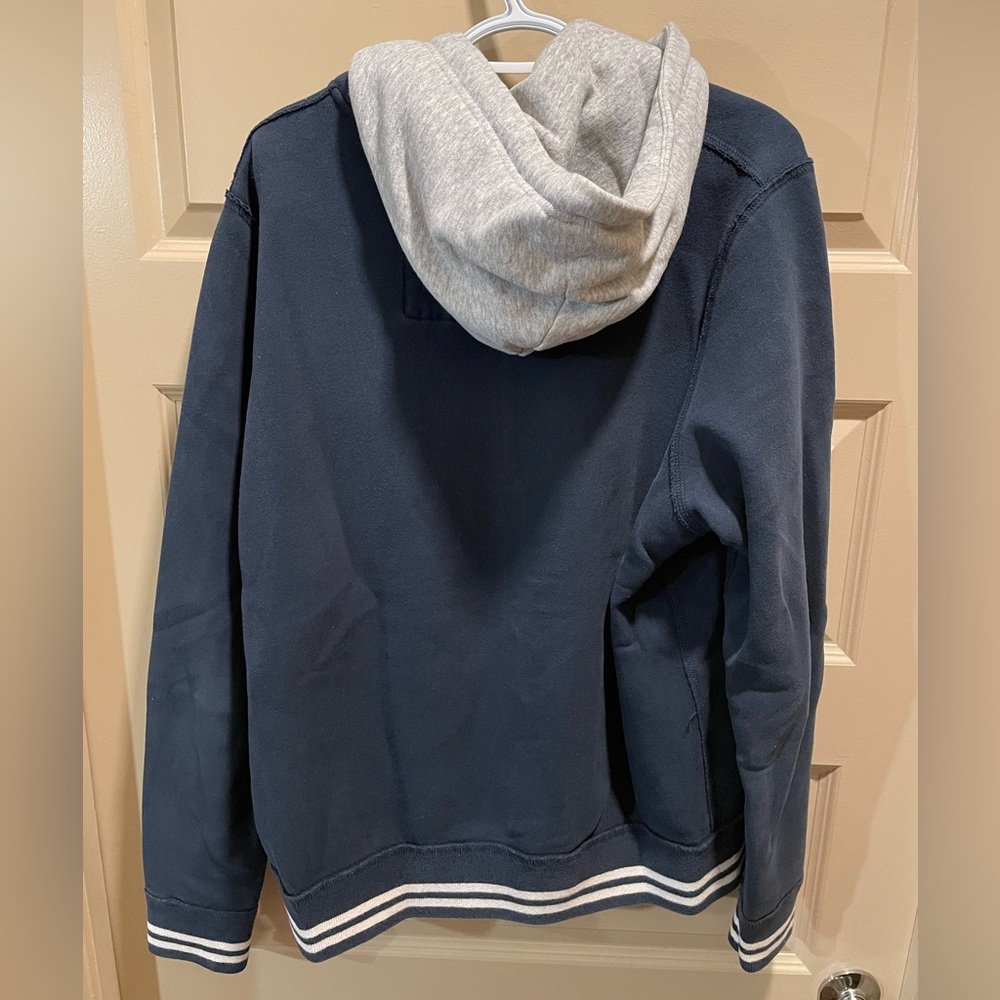 Used men’s Abercrombie & Fitch snap button hooded sweatshirt. - Picture 2 of 3
